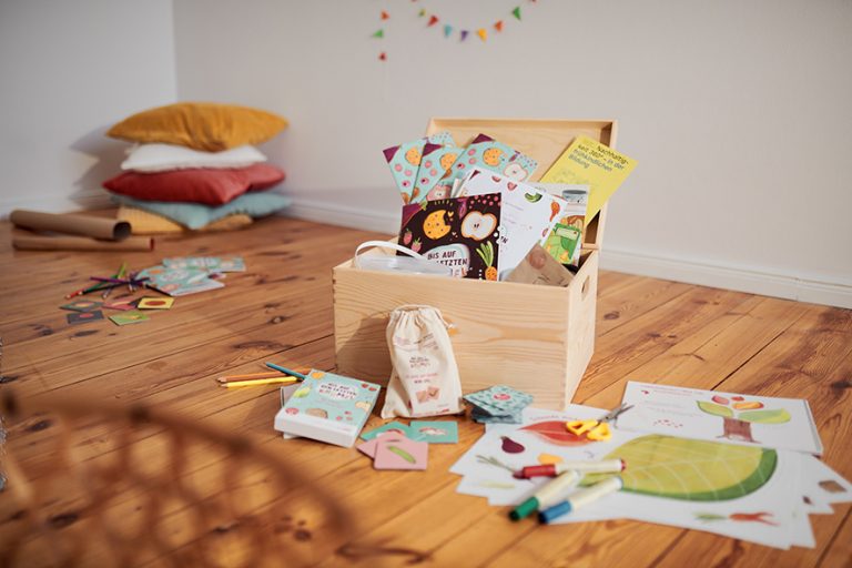 Verschiedenes Bildungsmaterial in der Krümelkiste des Projekts „Bis auf den letzten Krümel"