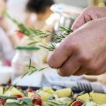 Gesunde Familienküche mit Meal Prep - kostenloser Kochworkshop von RESTLOS GLÜCKLICH e. V. in Berlin Reinickendorf.